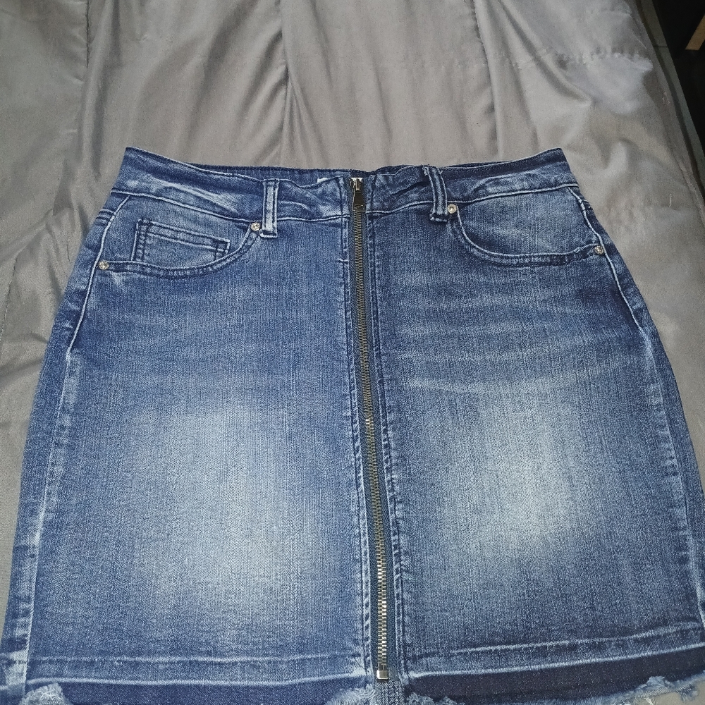Y2K K'smore Stylish Blue Denim Front Zip Mini Skirt Raw Hem- 72% Cotton Sz L